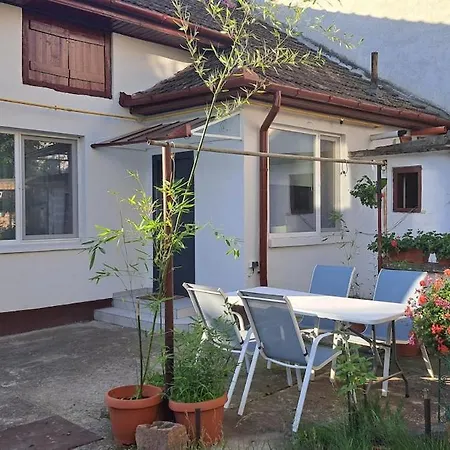 Cosy House 400 M From Iulius Town *