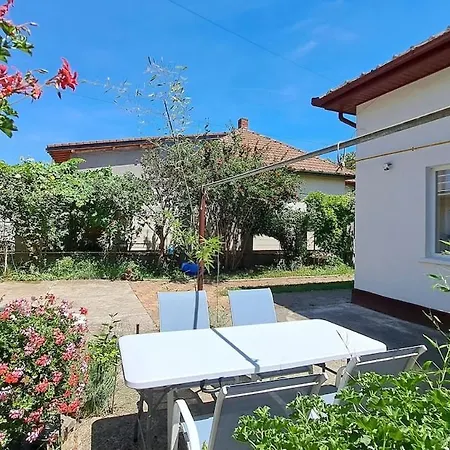 Cosy House 400 M From Iulius Town *