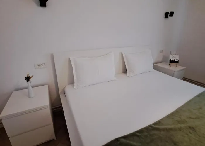 Cosy House 400 M From Iulius Town Semesterbostad *