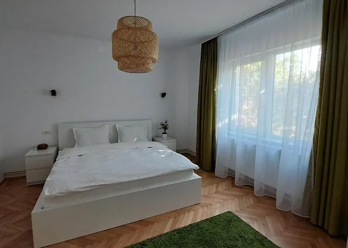 Semesterbostad Cosy House 400 M From Iulius Town *