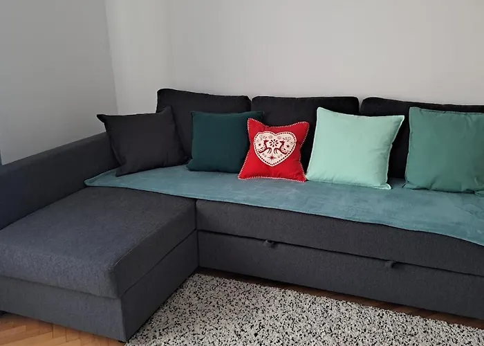 Cosy House 400 M From Iulius Town