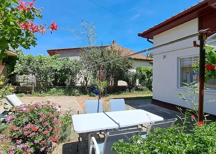 Cosy House 400 M From Iulius Town *