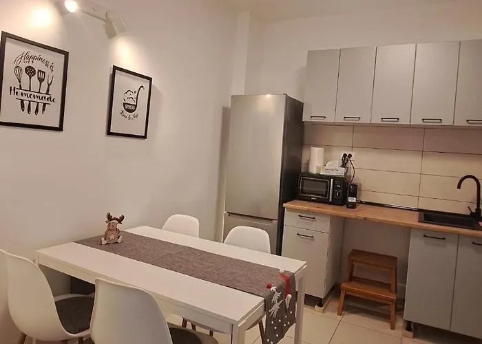 Semesterbostad Cosy House 400 M From Iulius Town *