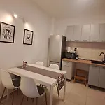 Vakantiehuis Cosy House 400 M From Iulius Town *