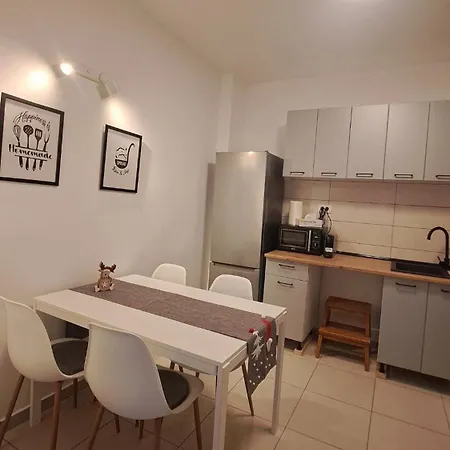 Сasa de vacaciones Cosy House 400 M From Iulius Town *