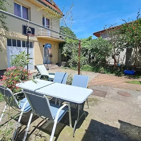 Сasa de vacaciones Cosy House 400 M From Iulius Town Timisoara