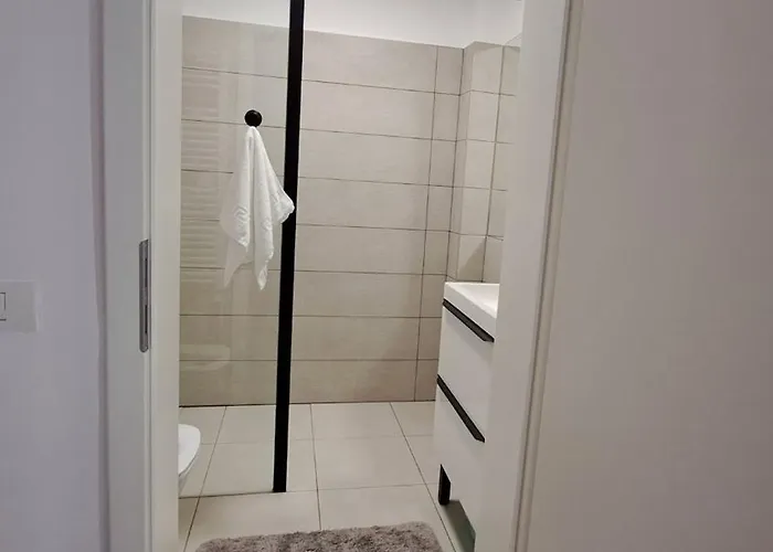 Дом отдыха Cosy House 400 M From Iulius Town