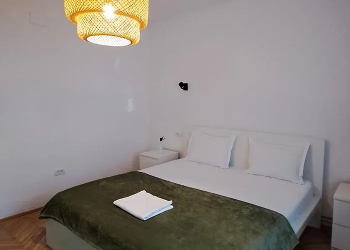 Cosy House 400 M From Iulius Town Дом отдыха *